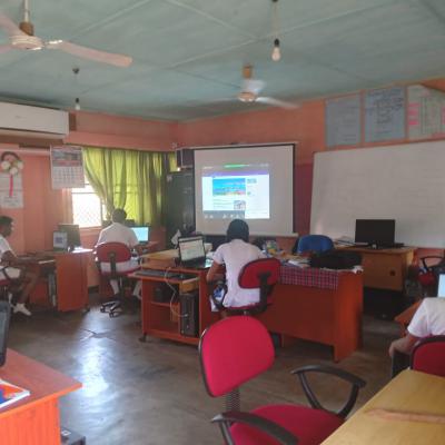 2023 / 11 / 24 දින Web Development කණ්ඩායමට සහතික පත් ලබා දීම.