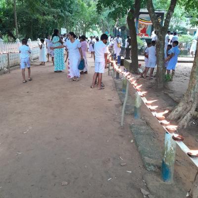 පොහොය දිනකදී පැවැත් වූ පහන් පූජාව